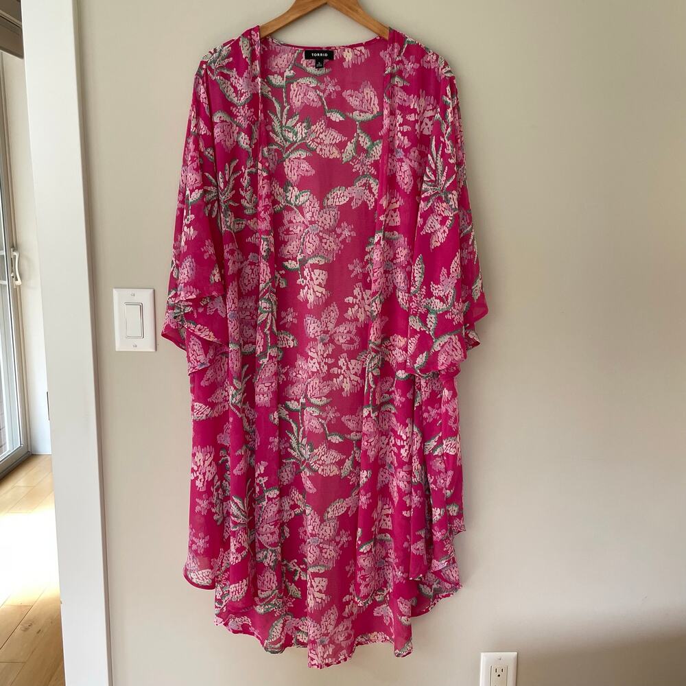 Torrid Textured Chiffon Kimono Size 5X (28) Duster Fairy Floral Flowy